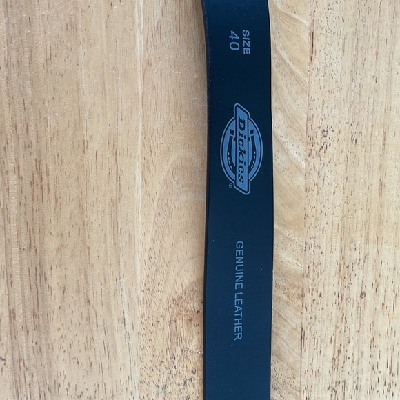 Dickies 40 Black Genuine Leather Belt new wo sales tag but has tags never worn - Picture 3 of 3